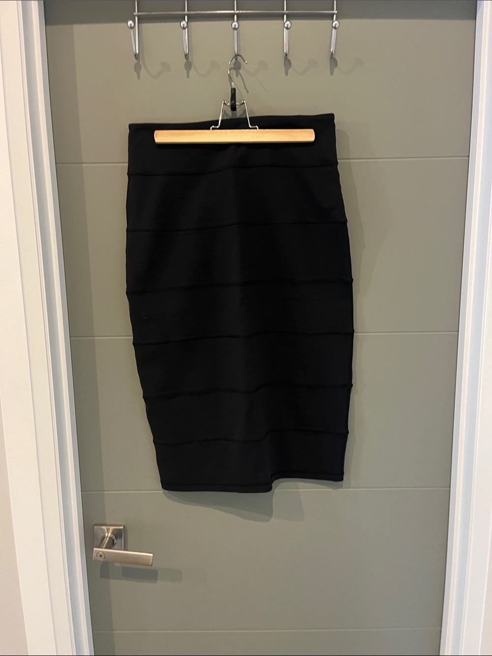 Women’s size 10, Lululemon yoga over skirt